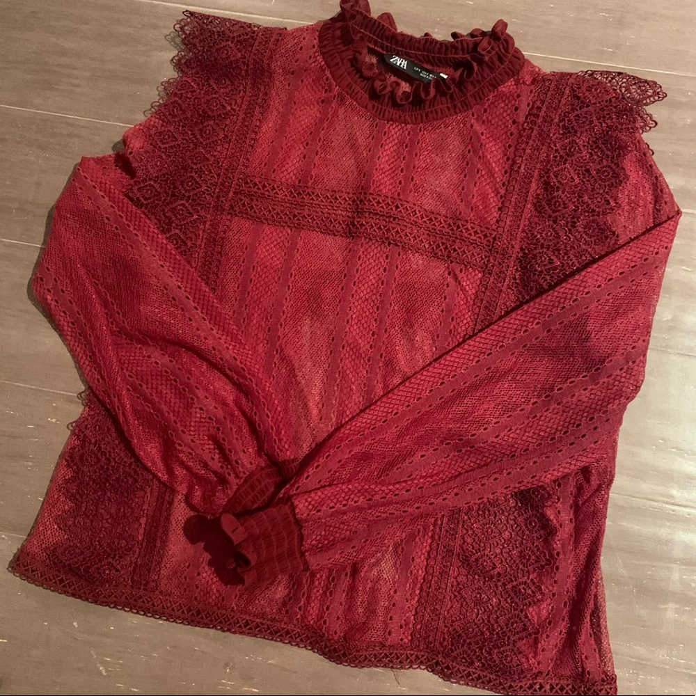 Elegant lace Zara blouse 🍓